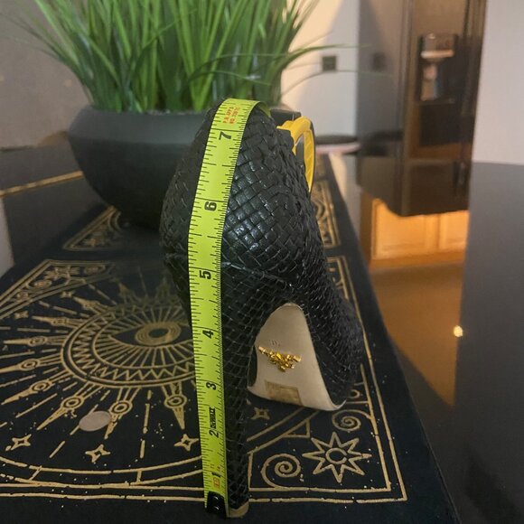 GENTLY WORN ELEGANT AND CLASSIC Prada Black Leather Pumps - Size 36/6 - Picture 8 of 8